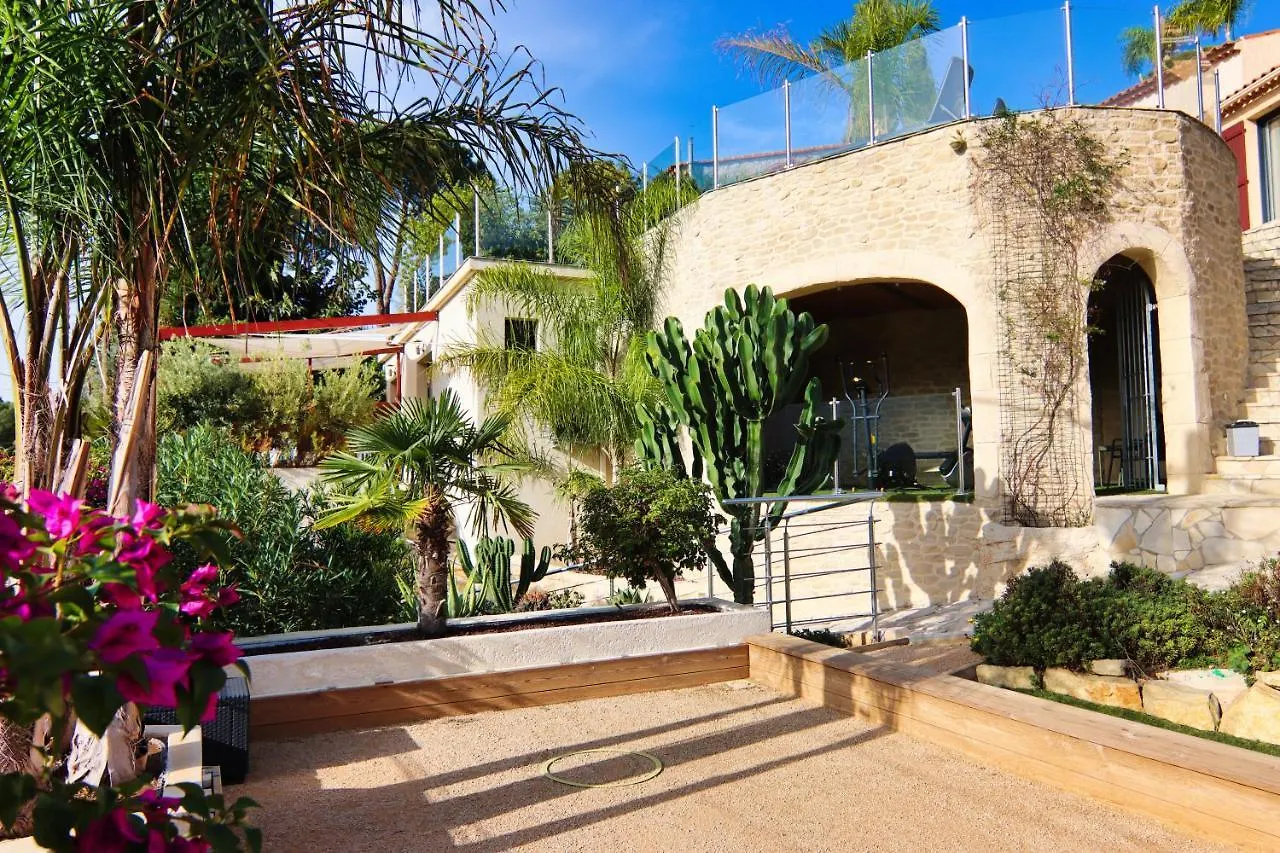 Bed and Breakfast La Demeure Insoupconnee Каси Франция