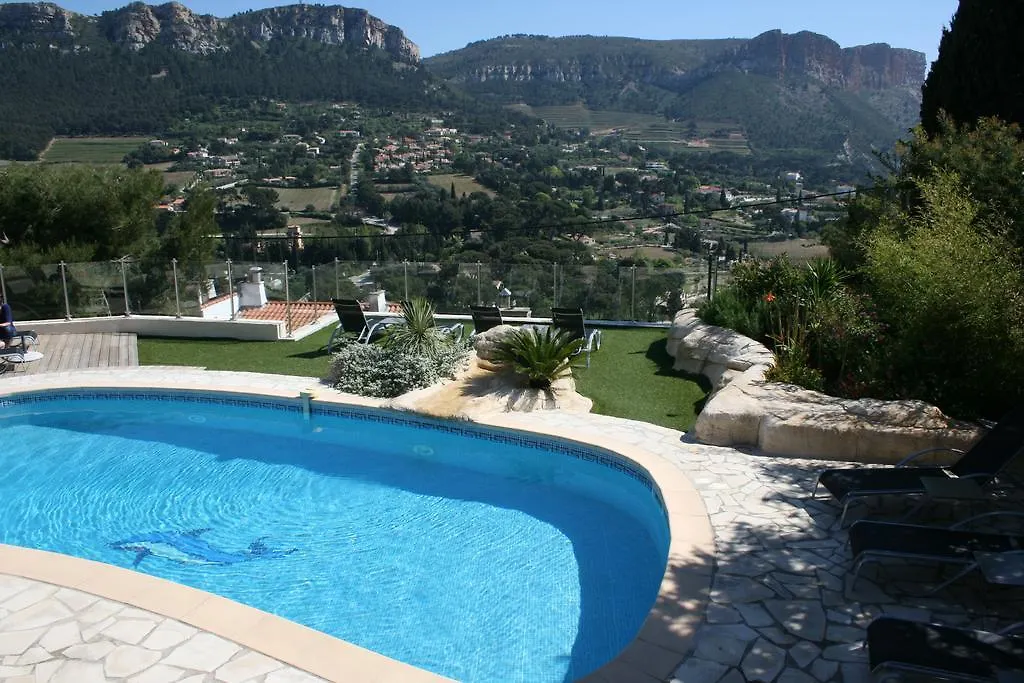 Bed and Breakfast La Demeure Insoupçonnée Cassis Bed & Breakfast