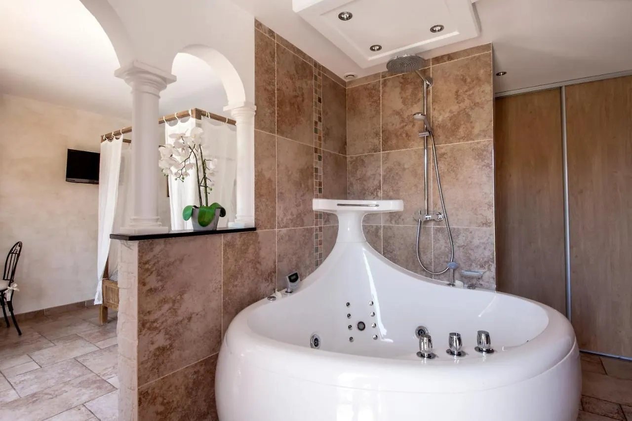 Bed and Breakfast La Demeure Insoupconnee Каси 4*,  Франция