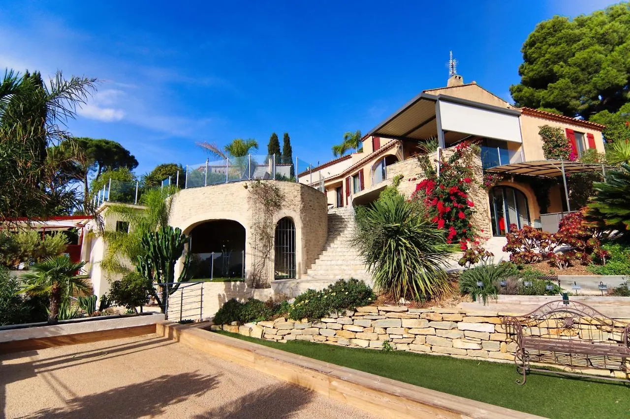 La Demeure Insoupconnee Bed & Breakfast Cassis 4*,